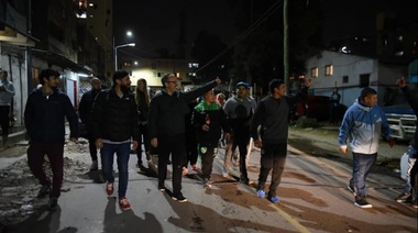 Diego Valenzuela recorrió Fuerte Apache con vecinos y supervisó obras