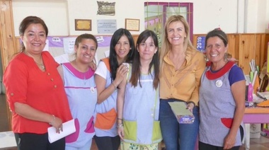 Marisa Fassi entregó un subsidio al jardín de infantes Nº 907