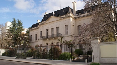 Kicillof ya vive en la residencia de la Casa de Gobierno, en La Plata