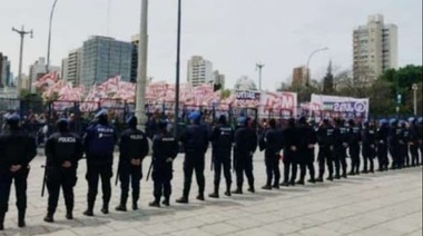 El Gobierno bonaerense otorgará $3000 a las policías que custodiaron el Encuentro Nacional de Mujeres