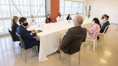 Kicillof se reúne con equipo de expertos para analizar situación de la pandemia en la Provincia