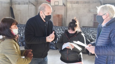 Zurro supervisó la entrega de más de cien toneladas de alimentos