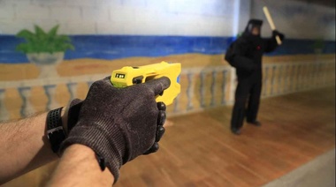 Proponen la habilitación de pistolas Taser en la Provincia