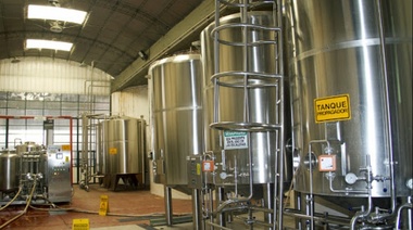 Alberto Fernández y Axel Kicillof anunciaron una inversión de 4.500 millones de pesos para Cervecerías Unidas