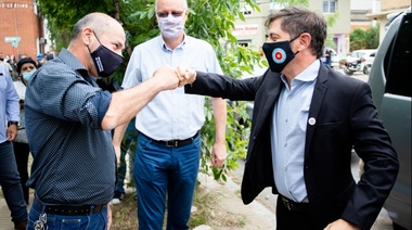 Kicillof y Secco visitaron el operativo de vacunación en Ensenada