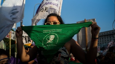El Ministerio de las Mujeres se solidarizó con la mujer brutalmente agredida por usar un barbijo a favor del aborto