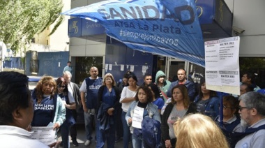 Trabajadores de una clínica de La Plata están en alerta por deudas salariales