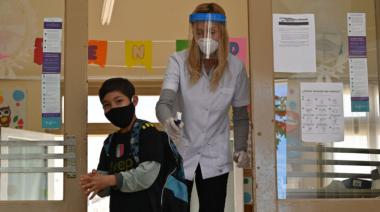 Clases presenciales: gremios docentes en alerta por la suba de contagios de Covid-19