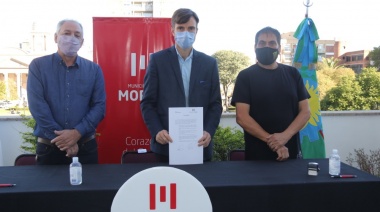 El intendente Ghi firmó un acuerdo con sindicatos para aumentar los beneficios del personal municipal
