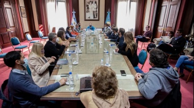 La Provincia anunció un adelanto de un 8% de aumento para el mes de julio a los gremios estatales
