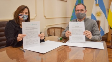 Carlos Casares: El intendente firmó un convenio con Estela Díaz para adherir al programa "Comunidades Sin Violencia"