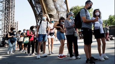 Luego de más de ocho meses, la torre Eiffel vuelve a estar abierta al público