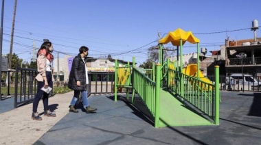 Quilmes: Mayra Mendoza y Cecilia Soler supervisaron las obras en la plaza del barrio IAPI