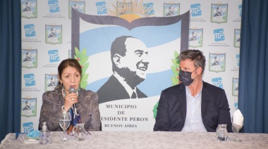 Presidente Perón: Acto de entrega de créditos para la construcción de viviendas