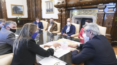 Alberto presentó a vecinos de Moreno un plan maestro de red de cloacas
