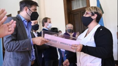 Bianco entregó 357 escrituras a vecinos y vecinas de Daireaux y Coronel Suárez
