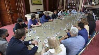 Kicillof anunció un bono de 20 mil pesos para trabajadores de la administración pública