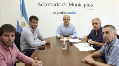 El intendente Gastón firmó un convenio para que Chascomús forme parte del programa "Municipios de Pie"