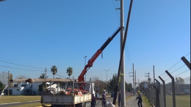 EDELAP continúa colocando nuevas columnas de hormigón en los tendidos eléctricos troncales