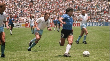 Lanzarán un satélite al espacio con mensajes para Diego Maradona