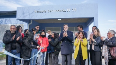 Achaval inauguró la décima escuela en cuatro meses en Pilar