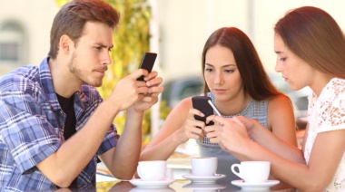 La adicción al celular puede reducir tu creatividad