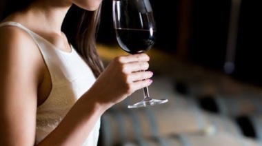 Las mujeres alzan la copa: 4 vinos para descorchar en su día