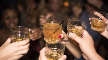 ¿Qué debemos comer antes de tomar alcohol?