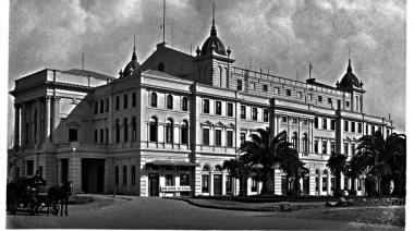 La historia detrás del incendio del Teatro Argentino, el segundo más importante del país