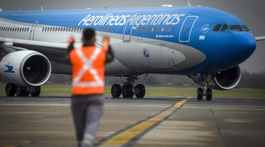 Milei propone que Aerolíneas quede a manos de sus empleados