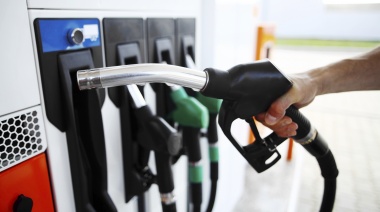 Ajuste feroz: La nafta aumentó en un día casi un 40%