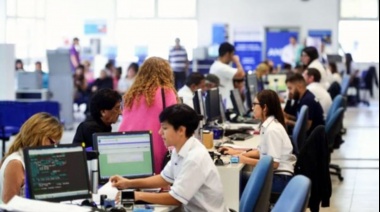 Oficializan la baja de 7 mil empleados del Estado