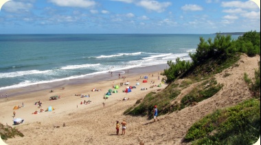 Mar del Plata: cómo llegar a la última "playa virgen", oculta entre dunas y acantilados