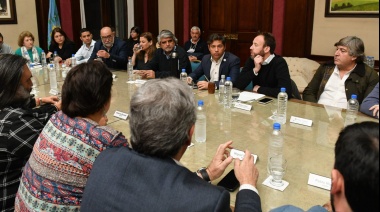 Paritarias: el gobierno bonaerense acordó un 13,5 % de aumento para los estatales