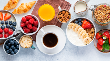 Cuidar la mente desde el desayuno: los 3 alimentos que deben evitarse para proteger la salud cerebral