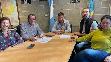 Preocupado por la continuidad de obras, el intendente de Benito Juárez se reunió con funcionarios provinciales