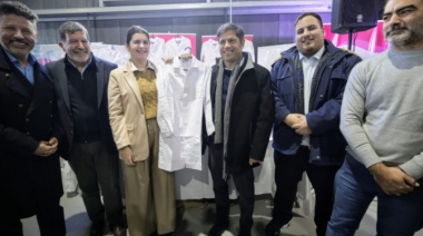 Kicillof entregó kits educativos para “fortalecer la inclusión en los barrios populares”