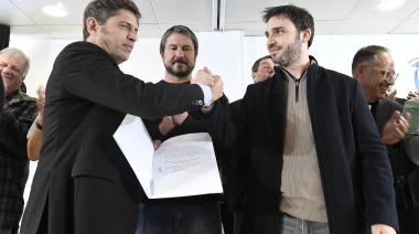 Kicillof tensa la cuerda con Milei y firma convenio con Nacho Torres