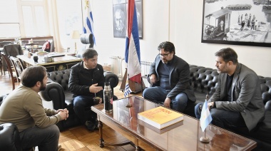 Con eje en el intercambio productivo, Kicillof se reunió con el intendente de Montevideo