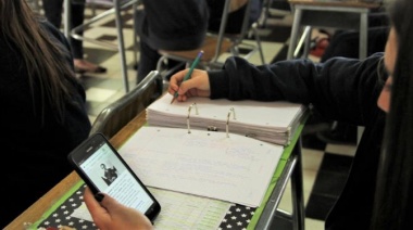 Provincia continúa apoyando el uso de celulares en las aulas
