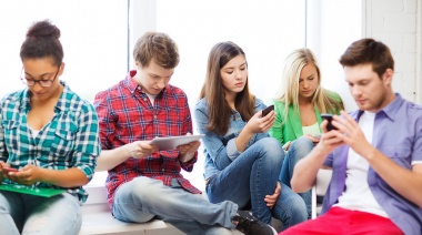 Día de la Juventud: El 46% de los adolescentes argentinos se siente abrumado por las redes sociales
