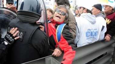 Contra el veto: reprimieron a los jubilados que protestaban frente al Congreso