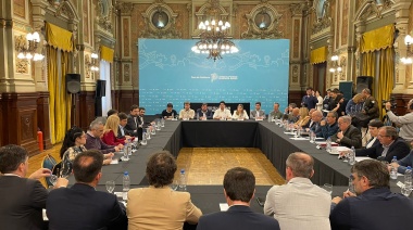 Con el foco en Obras Públicas, Vivienda, Salud y Seguridad, Kicillof recibió a los intendentes radicales