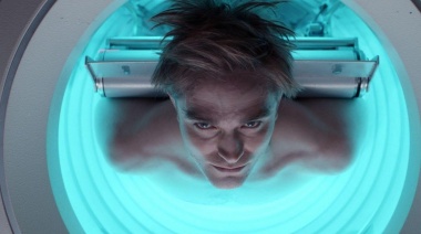 "Mickey 17" revela su trailer: Bong Joon-ho regresa con Robert Pattinson en un thriller de ciencia ficción