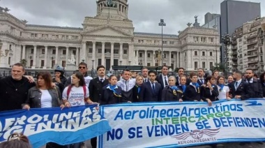 Aeronavegantes y gremios del transporte movilizaron contra la privatización de Aerolíneas Argentinas