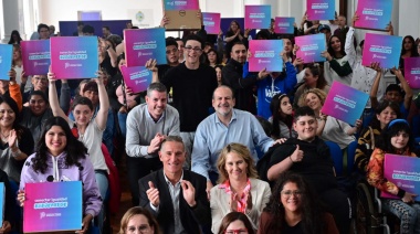 Bahía Blanca: la PBA entregó netbooks de Conectar Igualdad Bonaerense