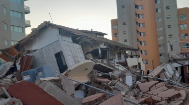 Derrumbe en Villa Gesell: lograron rescatar a una mujer que se encontraba bajo los escombros