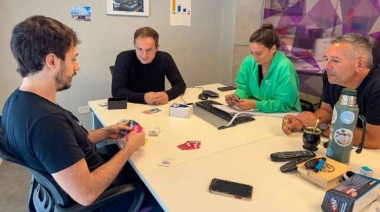 Abella recibió a un joven que creó un juego de mesa sobre el sistema legislativo