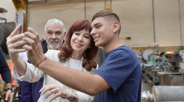 Tras ser proclamada presidenta del PJ, Kicillof felicitó a Cristina Fernández