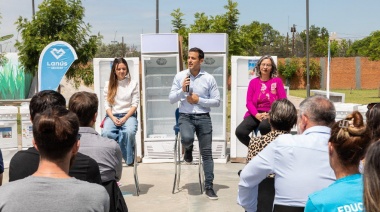 Lanús: El intendente entregó equipamiento a 51 instituciones educativas